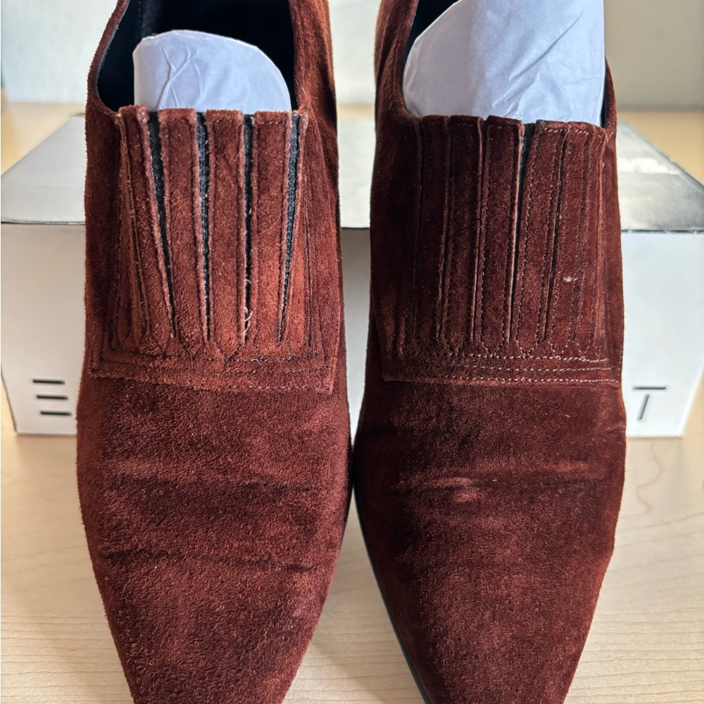 Vintage Esprit Dark Rust Brown Suede Loafers.   Great color and style. Versatile